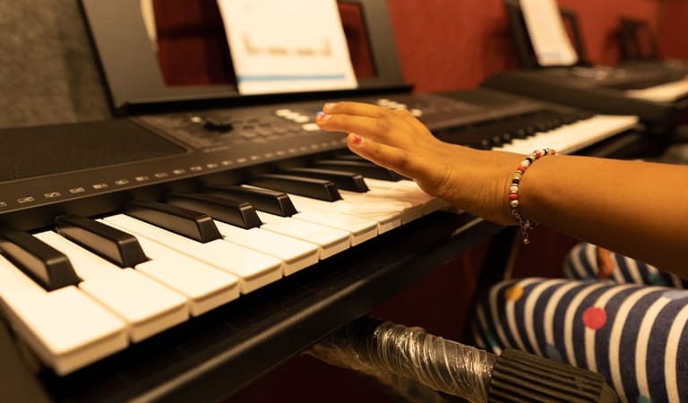 Hands at the keyboard during a lesson